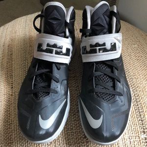 Nike Lebron James Zoom Size 13 NWOB